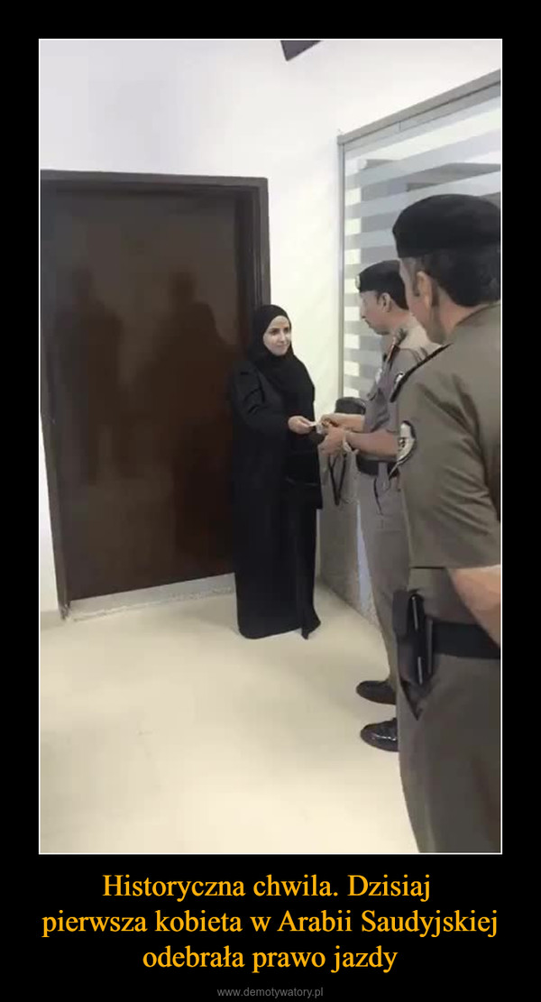 Historyczna chwila. Dzisiaj pierwsza kobieta w Arabii Saudyjskiej odebrała prawo jazdy –  