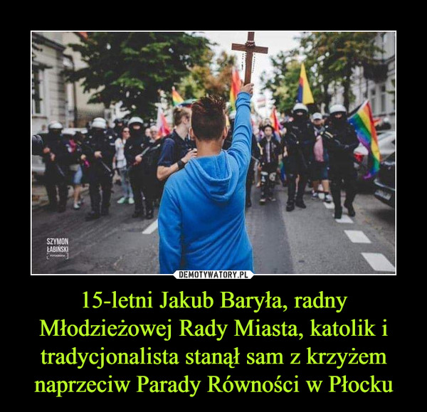 15-letni Jakub Baryła, radny Młodzieżowej Rady Miasta, katolik i tradycjonalista stanął sam z krzyżem naprzeciw Parady Równości w Płocku –  