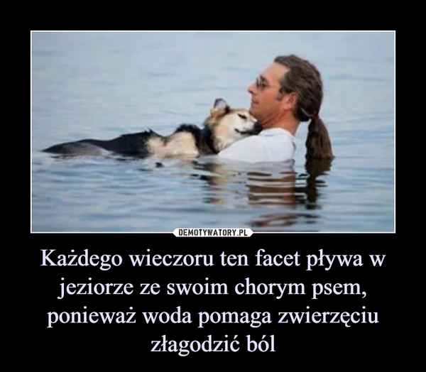 Każdego wieczoru ten facet pływa w jeziorze ze swoim chorym psem, ponieważ woda pomaga zwierzęciu złagodzić ból –  