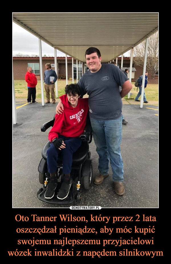 Oto Tanner Wilson, który przez 2 lata oszczędzał pieniądze, aby móc kupić swojemu najlepszemu przyjacielowi wózek inwalidzki z napędem silnikowym –  