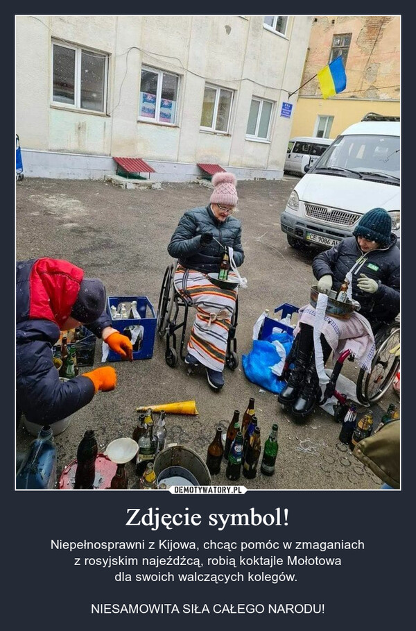 Zdjęcie symbol! – Niepełnosprawni z Kijowa, chcąc pomóc w zmaganiachz rosyjskim najeźdźcą, robią koktajle Mołotowadla swoich walczących kolegów. NIESAMOWITA SIŁA CAŁEGO NARODU! 