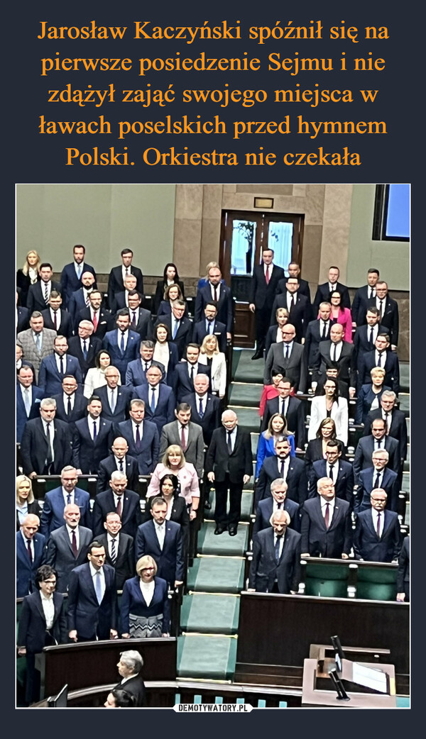 Jarosław Kaczyński spóźnił się na pierwsze posiedzenie Sejmu i nie zdążył zająć swojego miejsca w ławach poselskich przed hymnem Polski. Orkiestra nie czekała